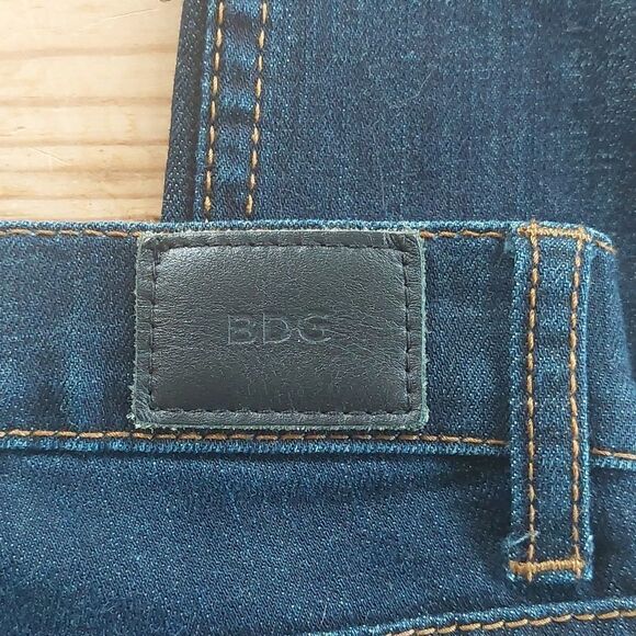 BDG Mid Rise Twig Ankle Jeans - Picture 6 of 11